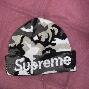 New era /Supreme split black beanie.
